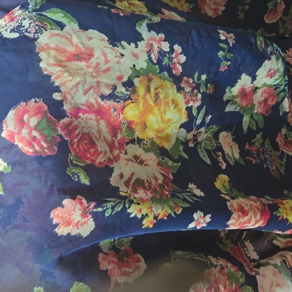 Gorgeous, versatile flowered kimono - Picture 3 of 3